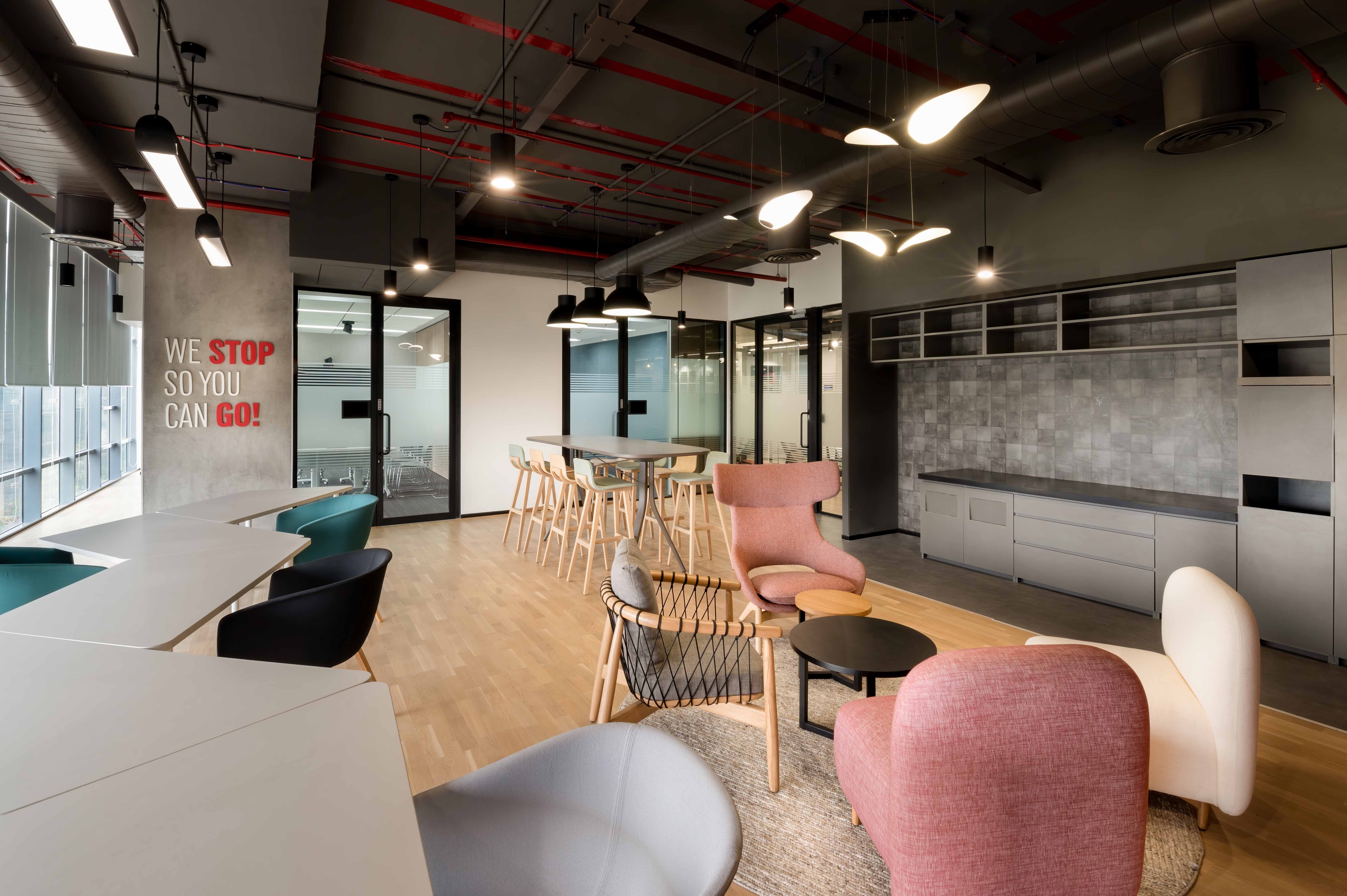 main/case-studies/crowdstrike-pune/crowdstrike-pune-india-collaboration.jpg